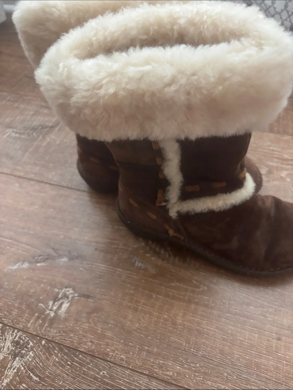 UGG Elijo Chestnut Brown Suede Winter Boots with Cream Shearling Cuff - size 6